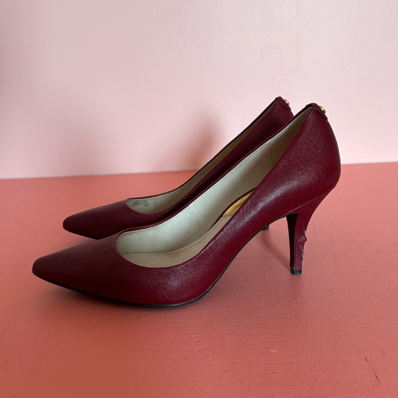 Michael Kors size 11 burgundy pump - Picture 2 of 3